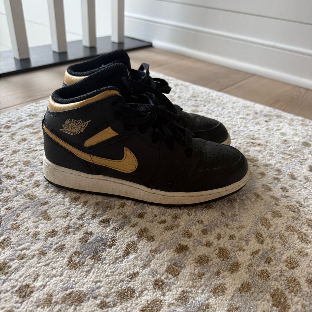 Nike Jordan boys AG1 mid